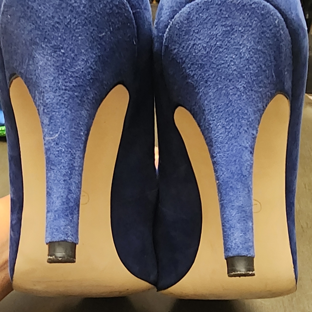 Ivanka Trump Blue Women's Suede Pumps Size 9 - Picture 10 of 10